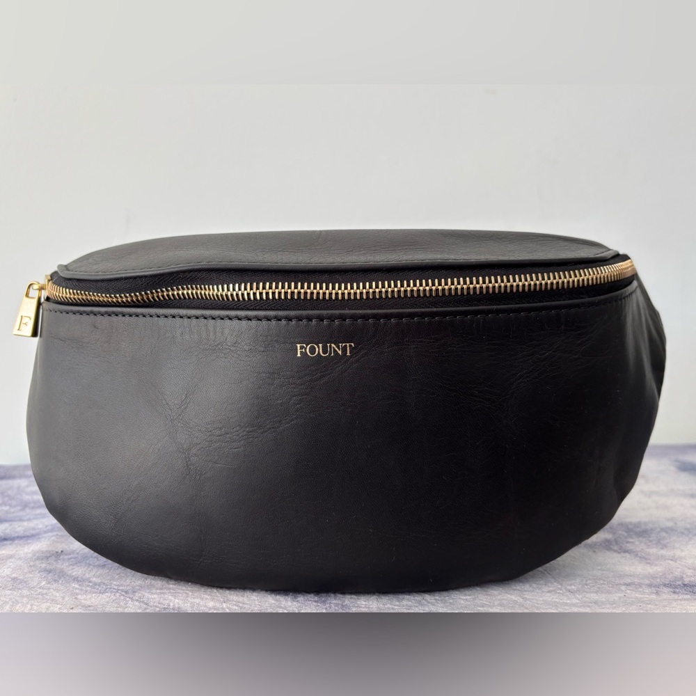 Fount Harmon Belt Bag in Onyx